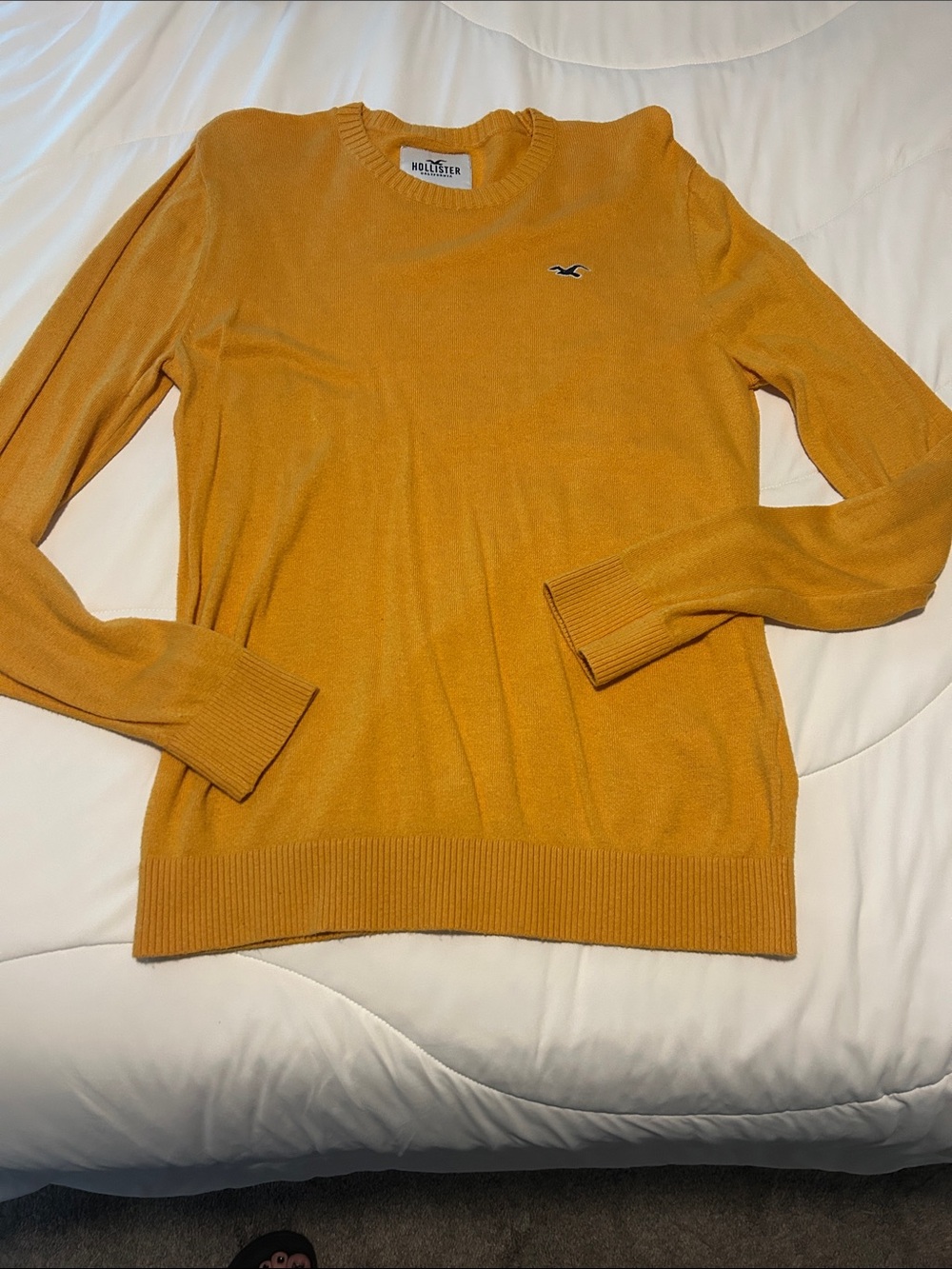 Men’s Hollister Golden Yellow lightweight Crewneck Sweater. Size medium.